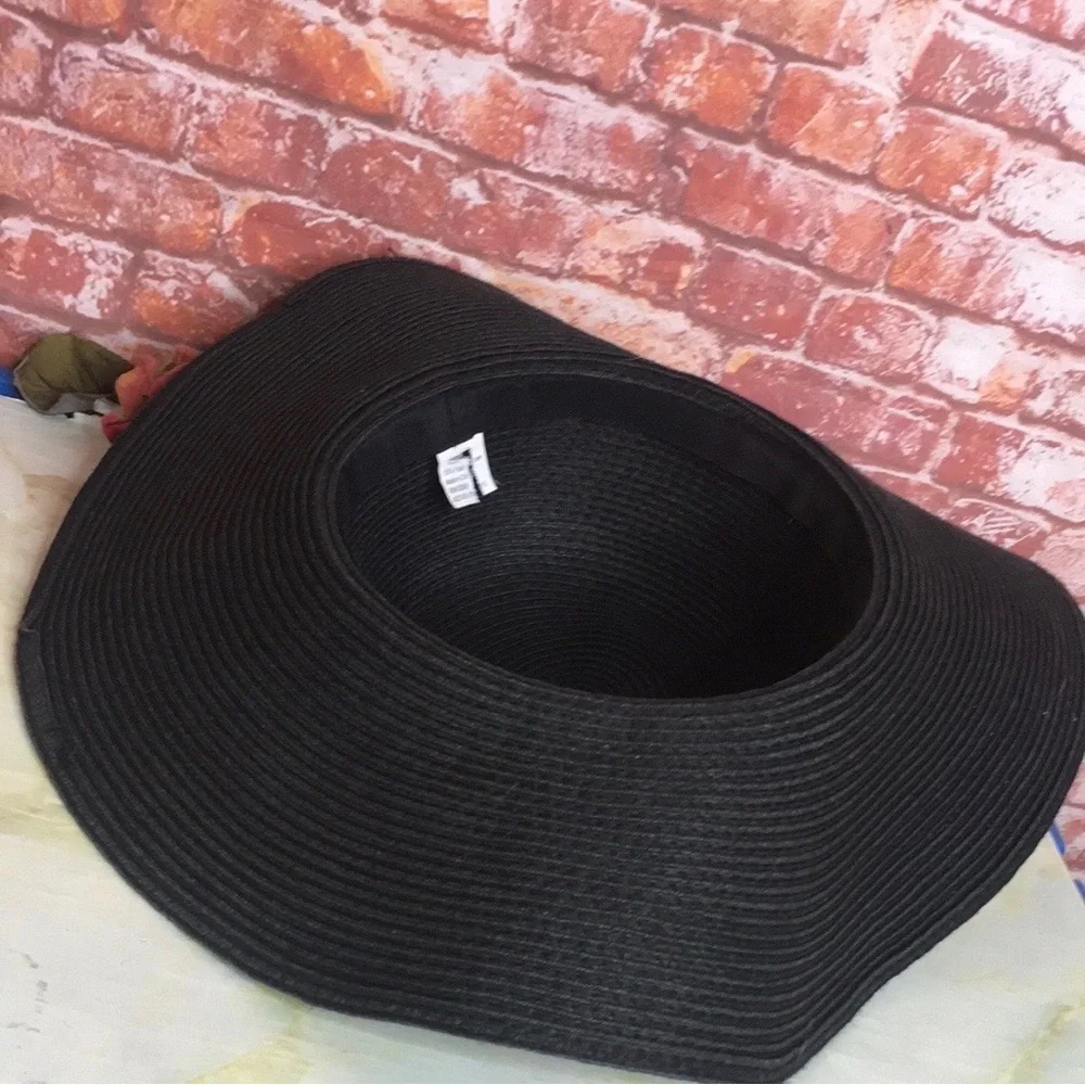Elegant Black Wide-Brimmed Straw Beach Hat